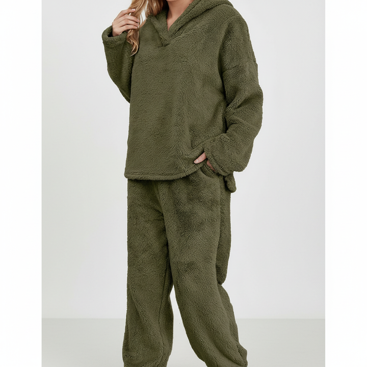 Comfortable women's autumn winter fleece loungewear set with soft texture for relaxation.