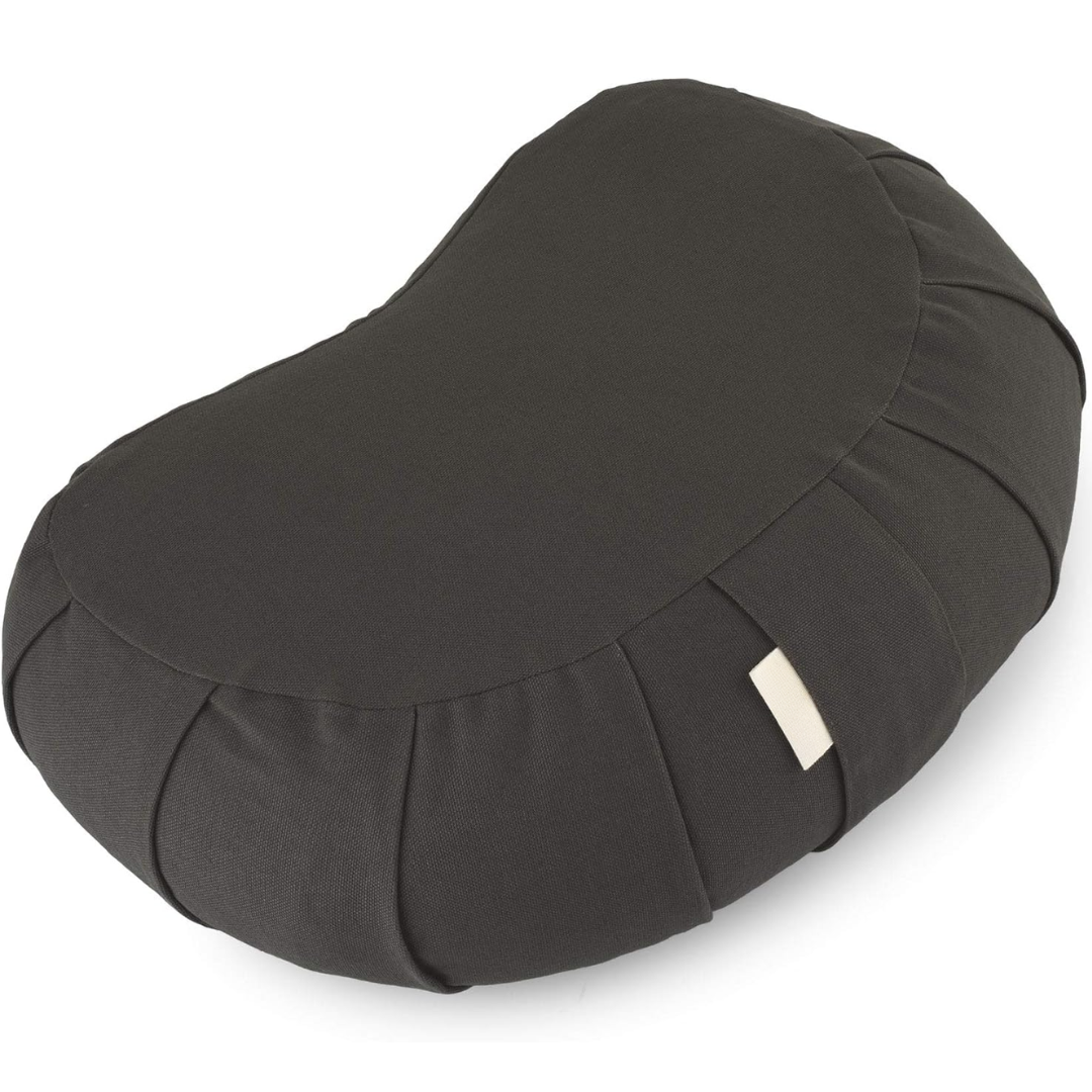 High-quality organic cotton yoga pillow with a curved shape, buckwheat fill, and convenient washable cover.