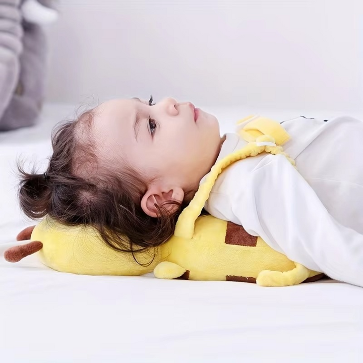 Adorable bee-shaped baby head protection cushion. Soft infant safety gear for active toddlers, crucial fall protection.