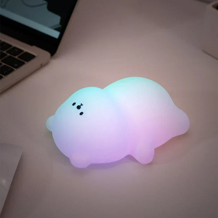 Cute bear lamp, designed as a sleep aid for kids. Soft light, easy to use, ideal for children's rooms.