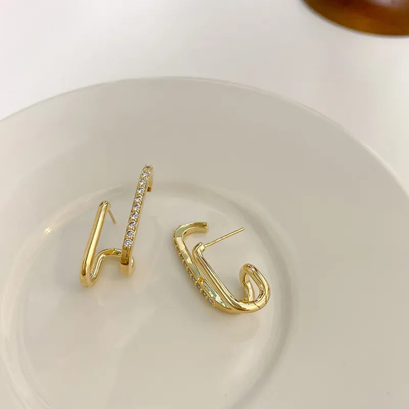 Close-up of a sparkling crystal claw stud earring, showcasing its elegant design. A perfect gift for her.