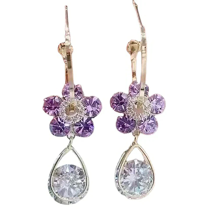 Fashionable women's crystal flower stud earrings, dainty and sparkling. Elegant jewelry ideal for daily wear.
