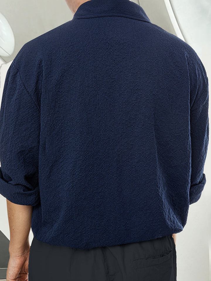 Men's dark blue casual shirt with breast pocket. Long-sleeve collared design, perfect for versatile everyday men's fashion.