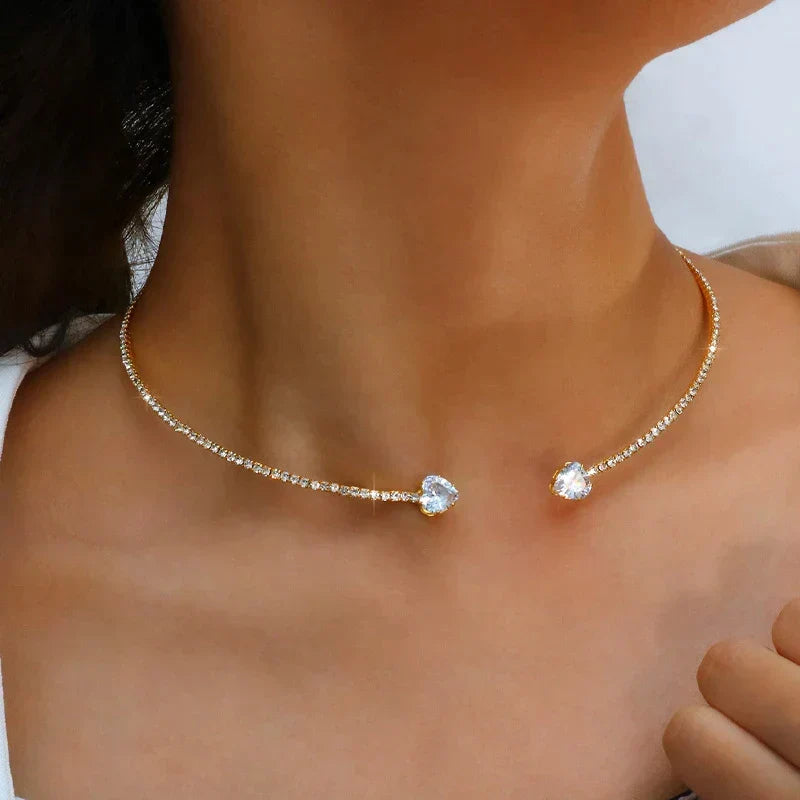 Elegant women's rhinestone choker necklace, a glamorous statement piece, perfect for special occasions & gifts.