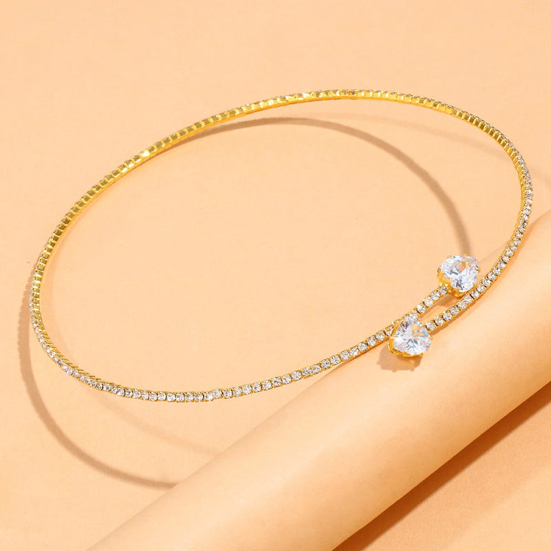 Sparkling rhinestone choker necklace for women, a dazzling elegant statement jewelry piece, adjustable & glamorous.
