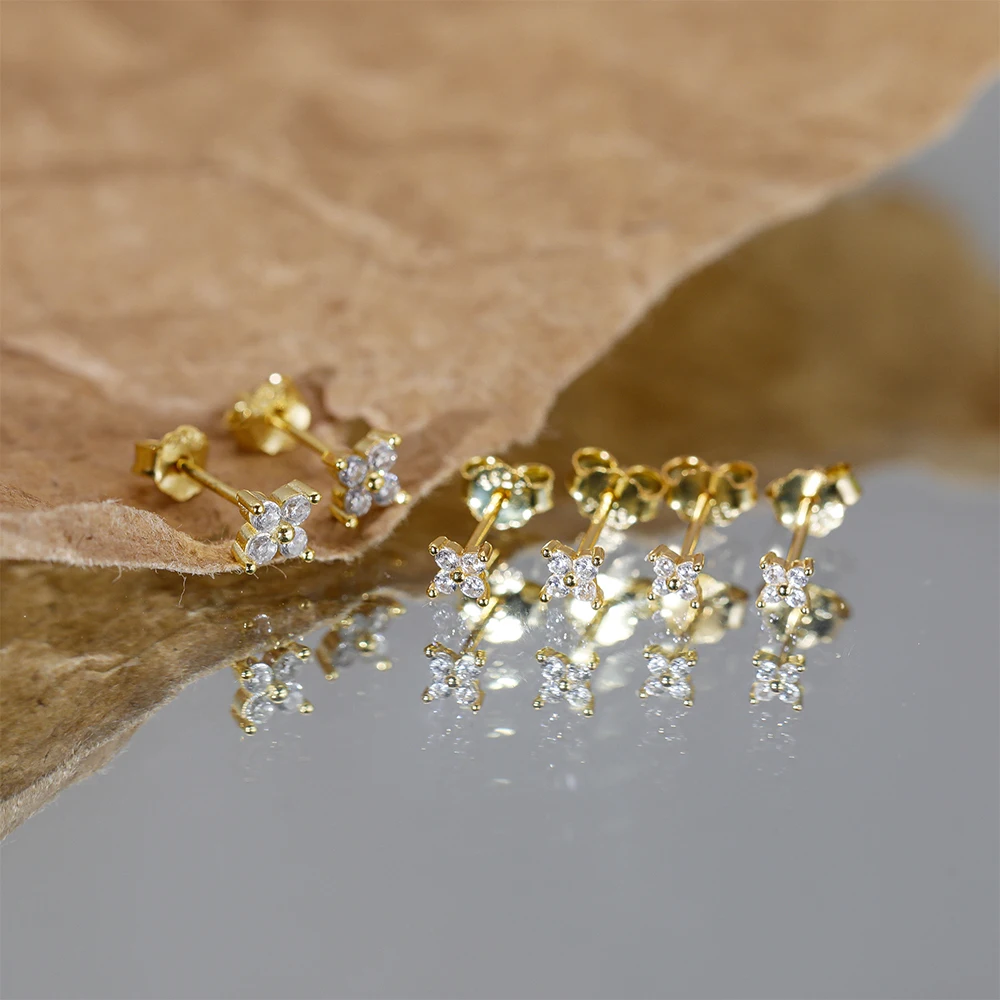 Elegant floral gold stud earrings for women, Sophie collection, ideal for versatile everyday wear.