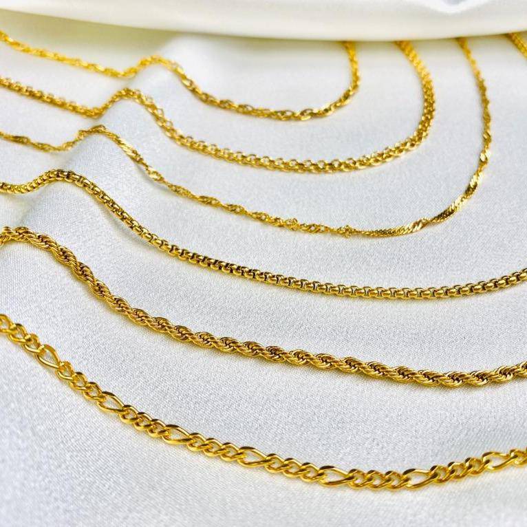 Elegant gold plated wavy pendant necklace for women, crafted from delicate sterling silver, adjustable & chic.