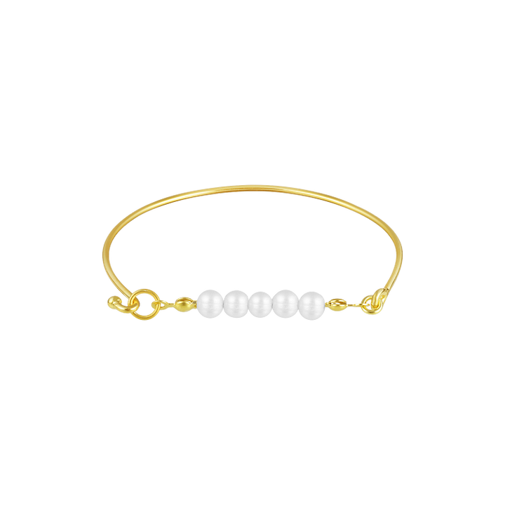 Elegant women's pearl bracelet, available in gold or silver finish. Versatile and timeless jewelry gift.