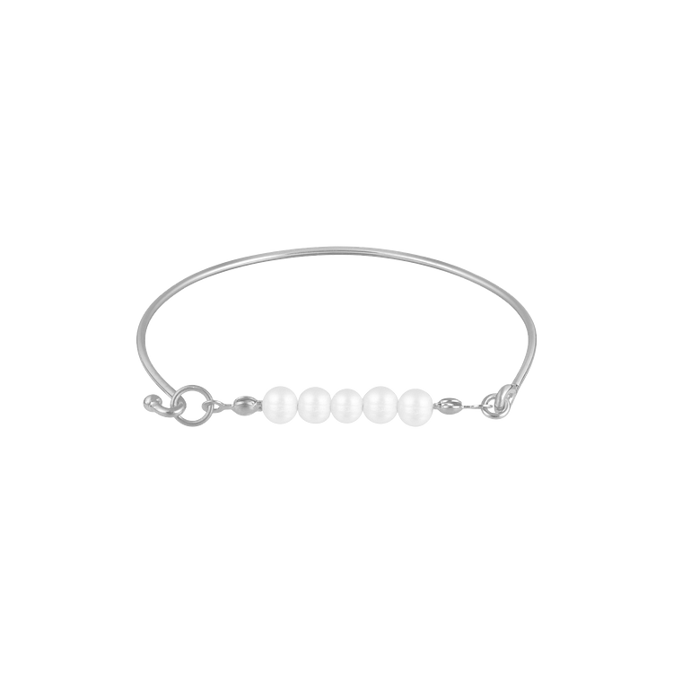 Timeless women's pearl bracelet. Elegant delicate jewelry with classic design. Available in gold or silver.