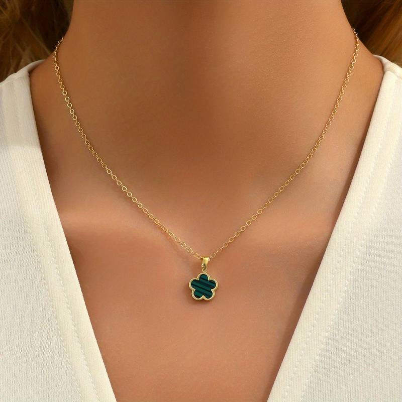 Elegant women's silver flower necklace with a delicate chain and floral design, a perfect nature-inspired gift.