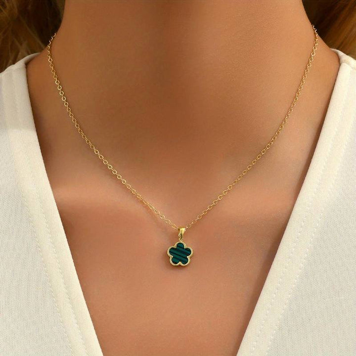 Elegant women's silver flower necklace with a delicate chain and floral design, a perfect nature-inspired gift.