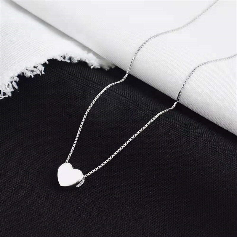 Delicate sterling silver minimalist heart necklace for women, a smooth and elegant accessory perfect for everyday wear.