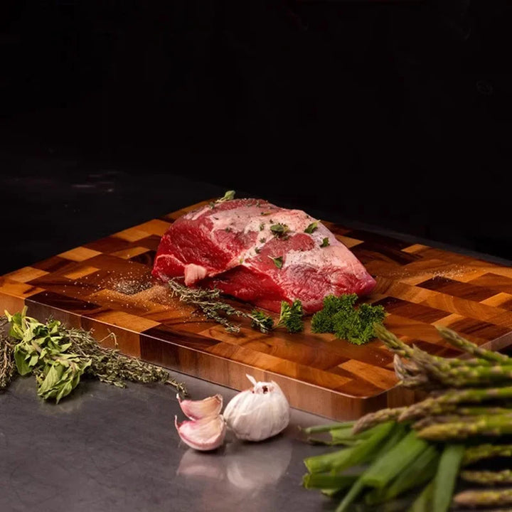 Hygienic acacia wood chopping board with innovative drainage system. Double-sided for various kitchen cutting tasks.