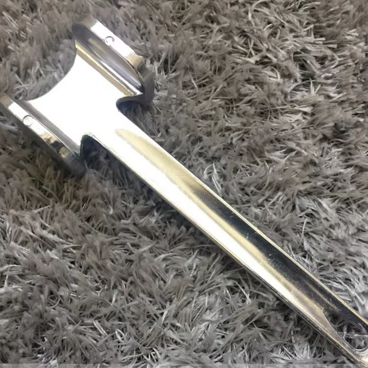 Versatile meat tenderizer hammer & mallet, essential kitchen tool for tenderizing and flattening poultry & beef.