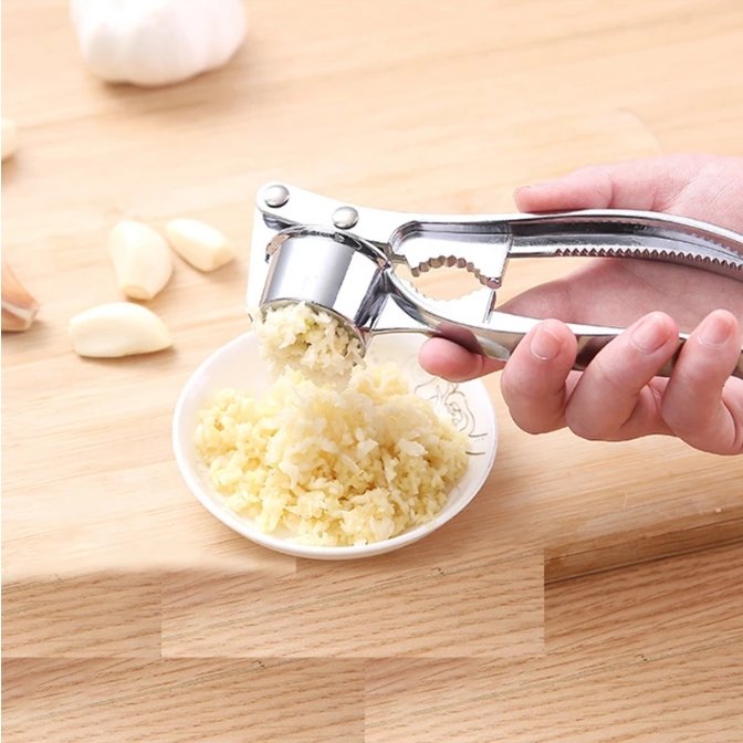 Durable stainless steel garlic press & mincer for effortless food prep. An easy-clean kitchen tool for cooking.