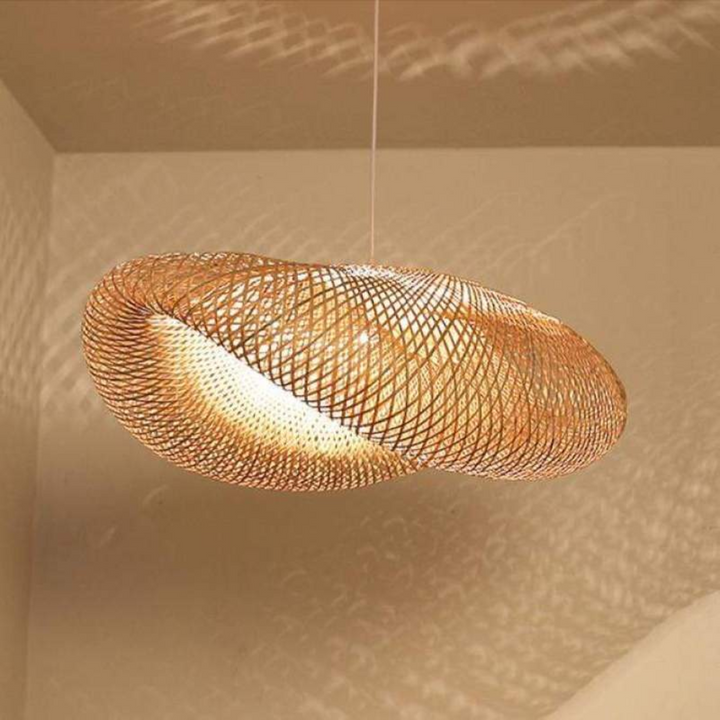 Boho-chic bamboo pendant lamp, natural materials, LED lighting for a cozy and stylish space.