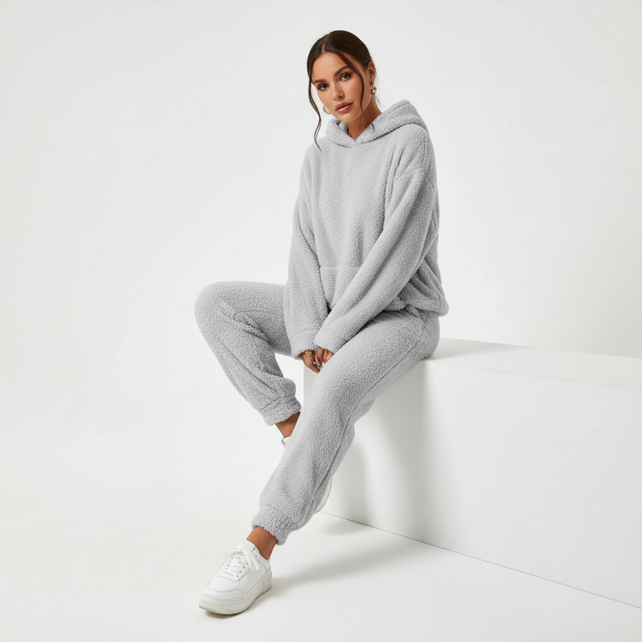 Stylish Edith women's loungewear set in teddy fleece, perfect for a cozy and comfortable home outfit.