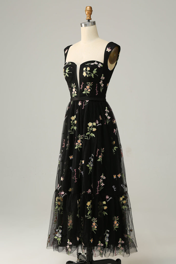Women's long A-line evening dress, embroidered details, perfect for prom, formal events, and parties.