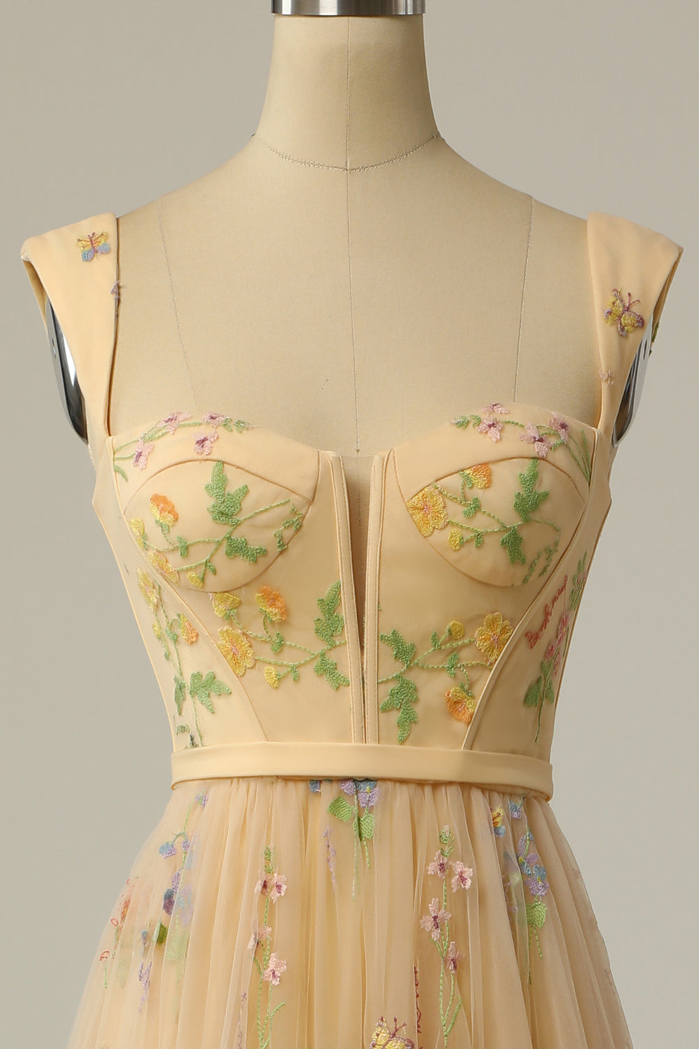 Beautiful women's embroidered long dress. An elegant A-line ball gown suitable for proms and events.