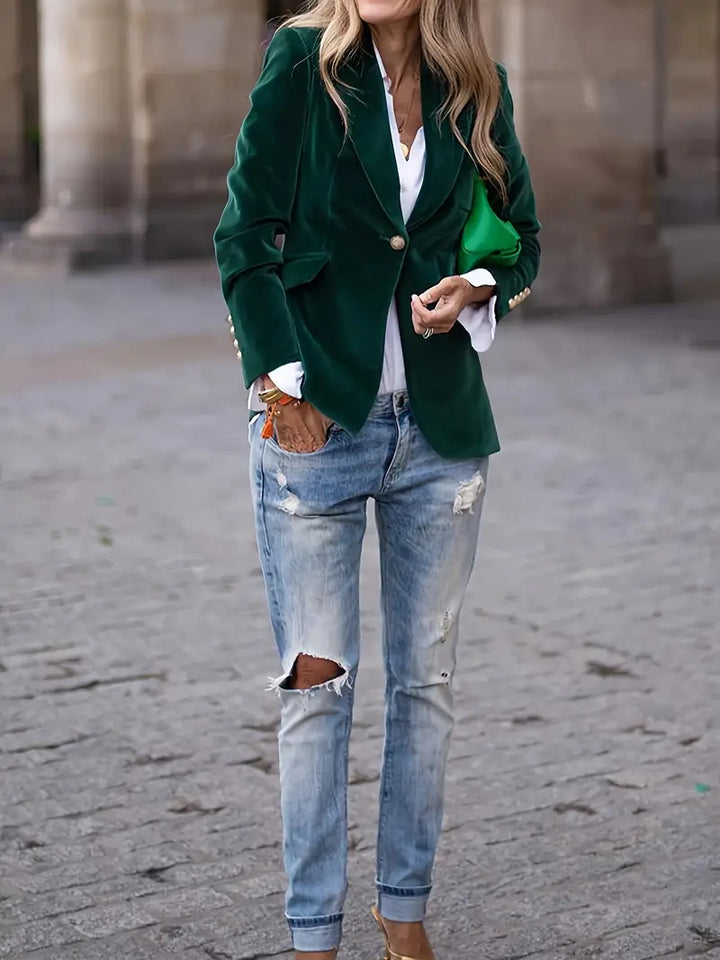 Modern green women's smart casual blazer, slim fit, with a refined peak lapel and chic gold button fastening.