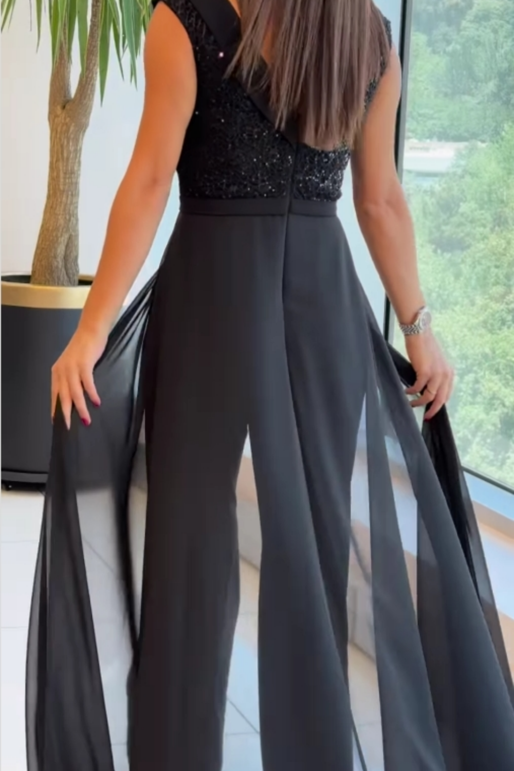 Chic & comfortable women's textured jumpsuit with crew neck, a sleek one-piece for versatile fashion.