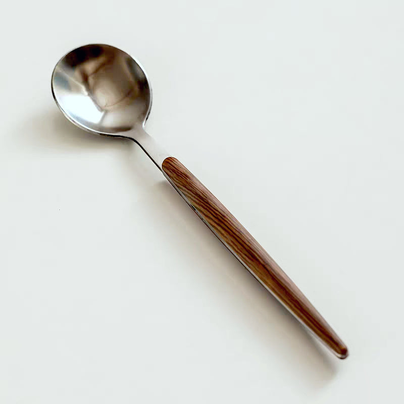 Durable borosilicate glass mug with an ergonomic cedar wood handle, great for gifting to tea and coffee lovers.