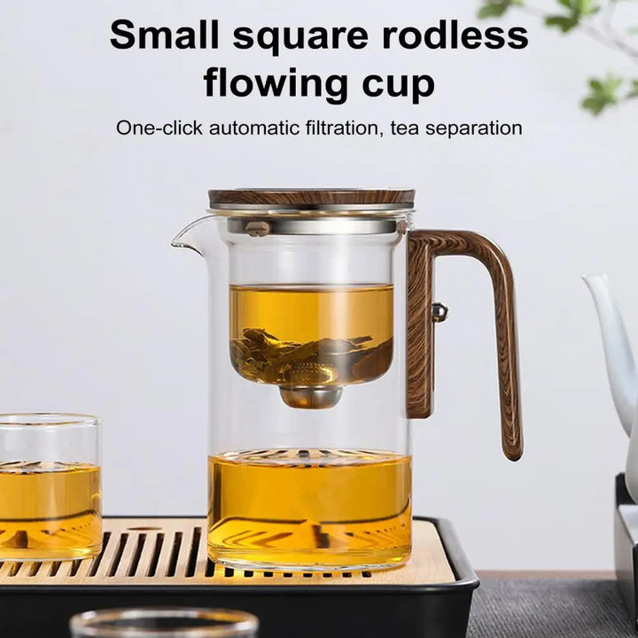 Clear glass teapot with an innovative water separation infuser, ideal for brewing loose leaf tea.