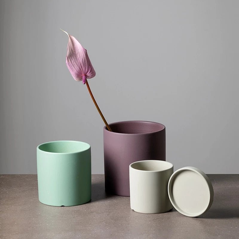Decorative ceramic flowerpot, perfect for enhancing home decor with a touch of elegance.