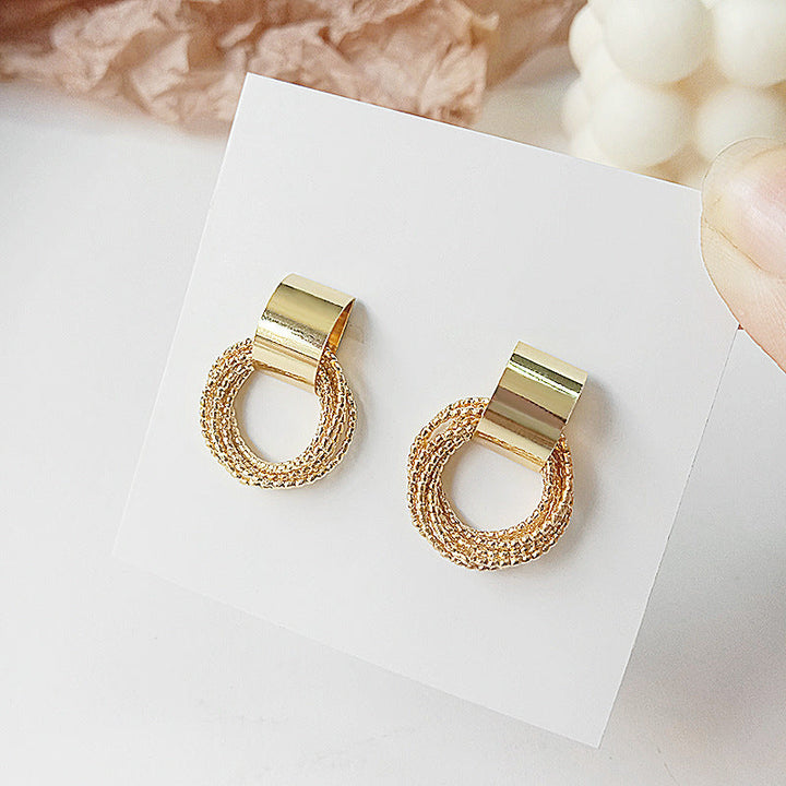 High-quality elegant circle stud earrings. Timeless women's jewelry, versatile and chic accessory.