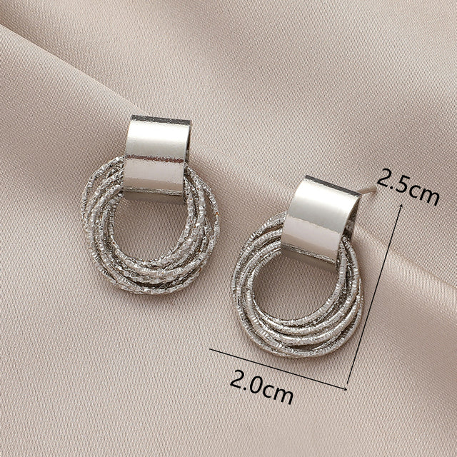 Versatile women's minimalist circle stud earrings. Elegant jewelry perfect for everyday wear.