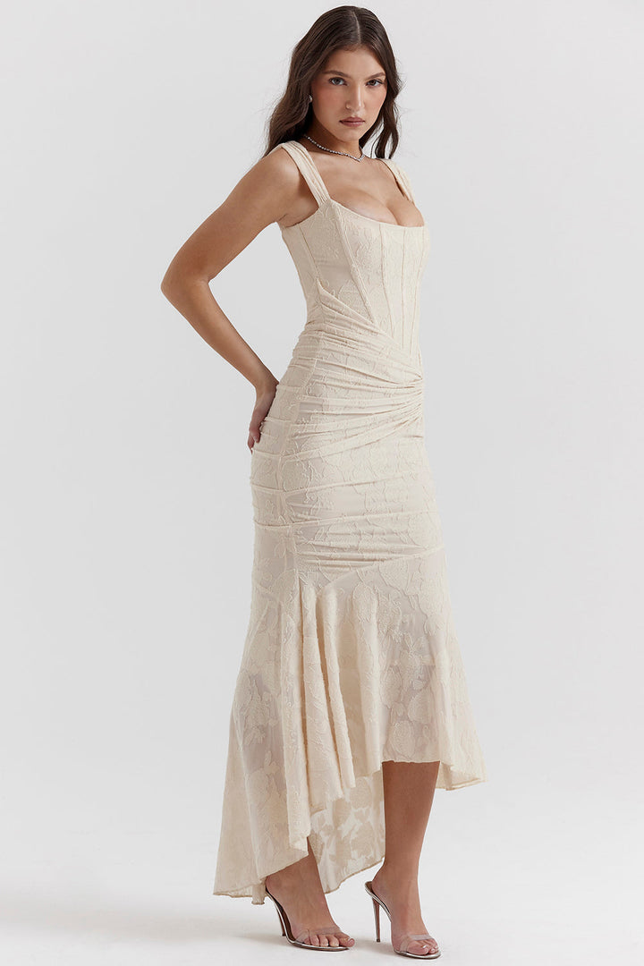 Formal party dress for women, with an elegant sweetheart corset and bodycon design.