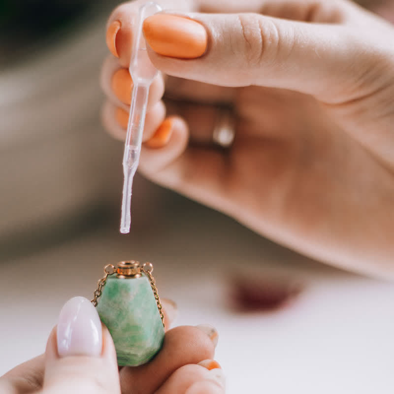 Crystal perfume bottle necklace, an exquisite piece of women's essential oil jewelry.