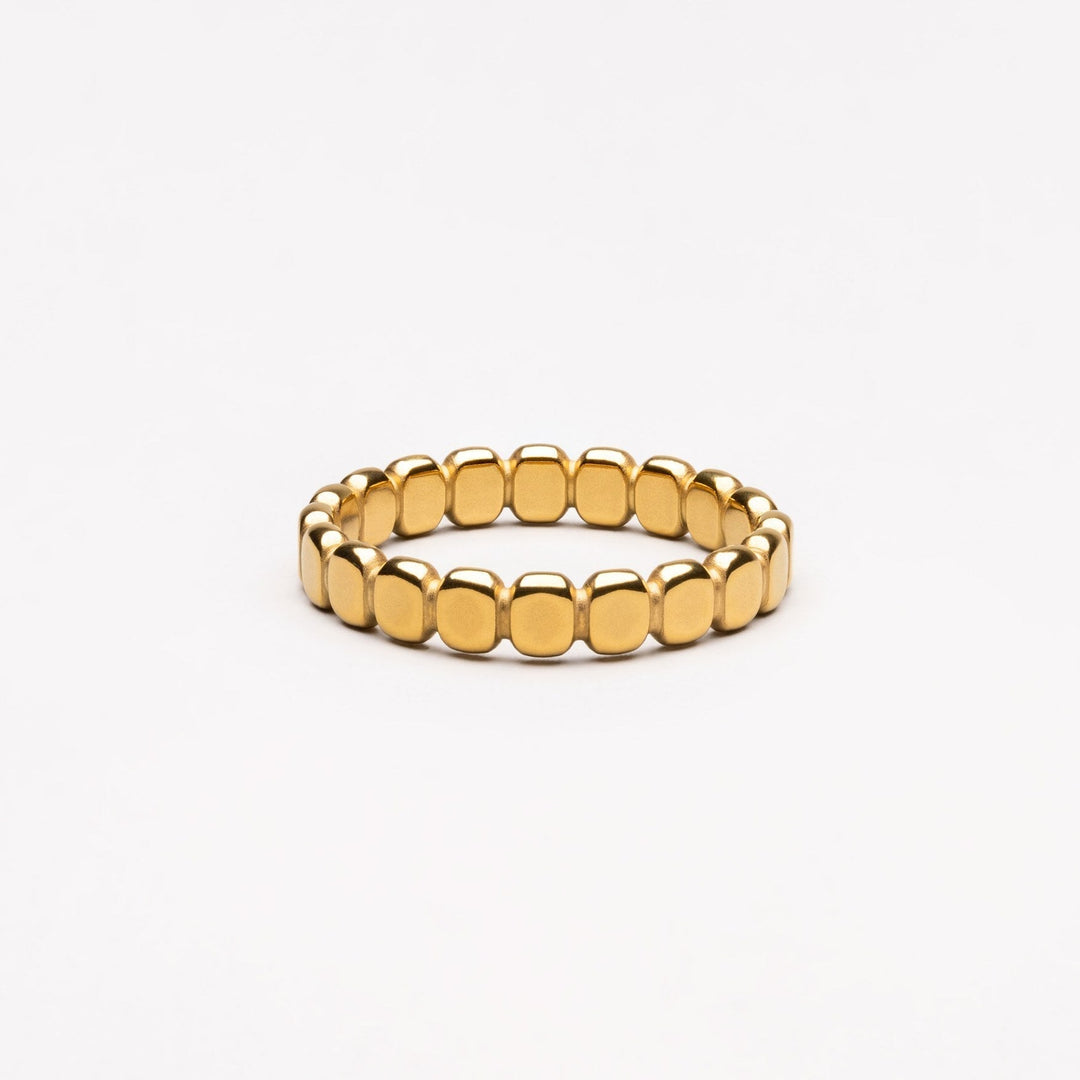 Elegant Elina beaded ring for women, perfect for everyday style. Hypoallergenic gold/silver jewelry.