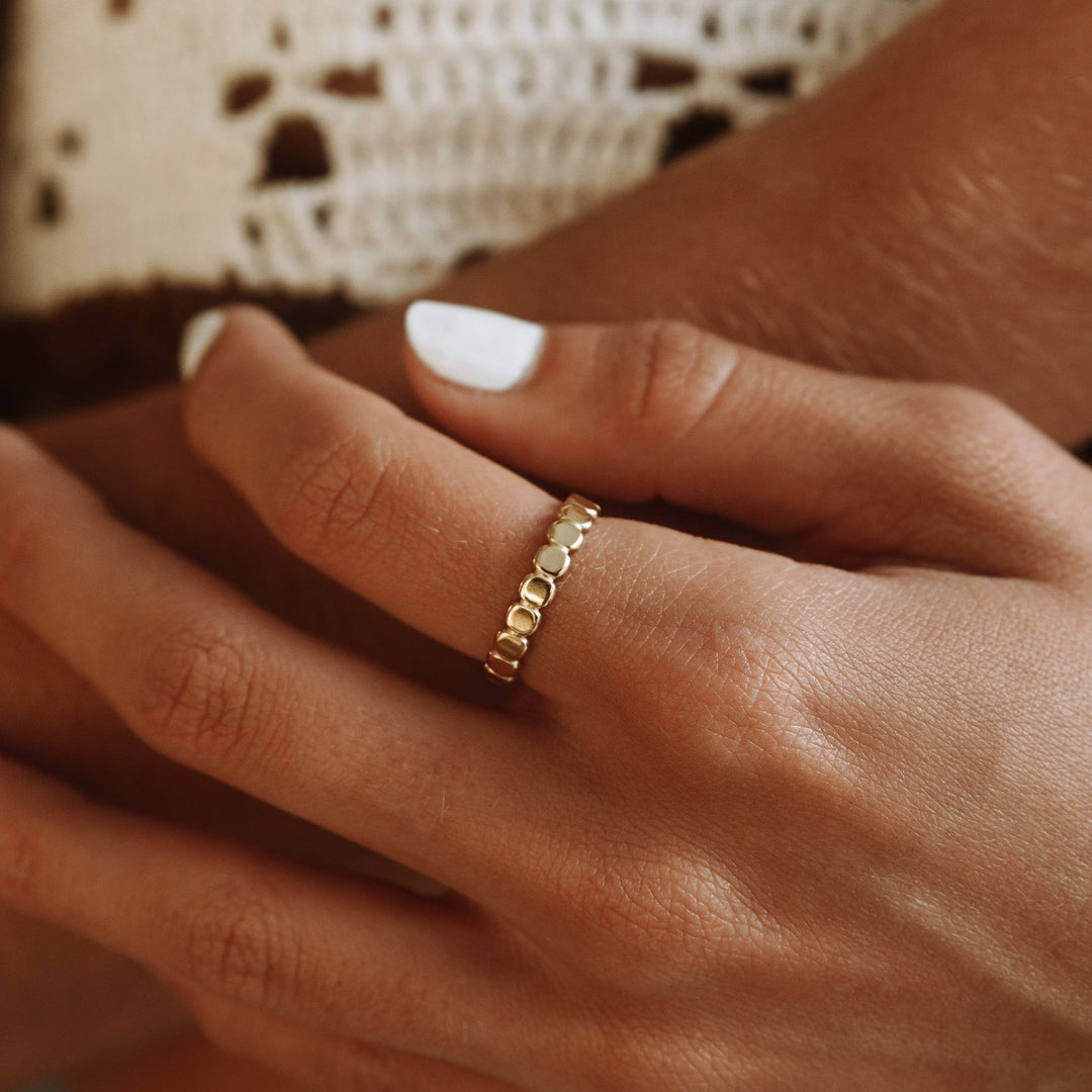 Women's elegant beaded ring, "Elina," suitable for everyday wear. Gold & silver options available, waterproof.