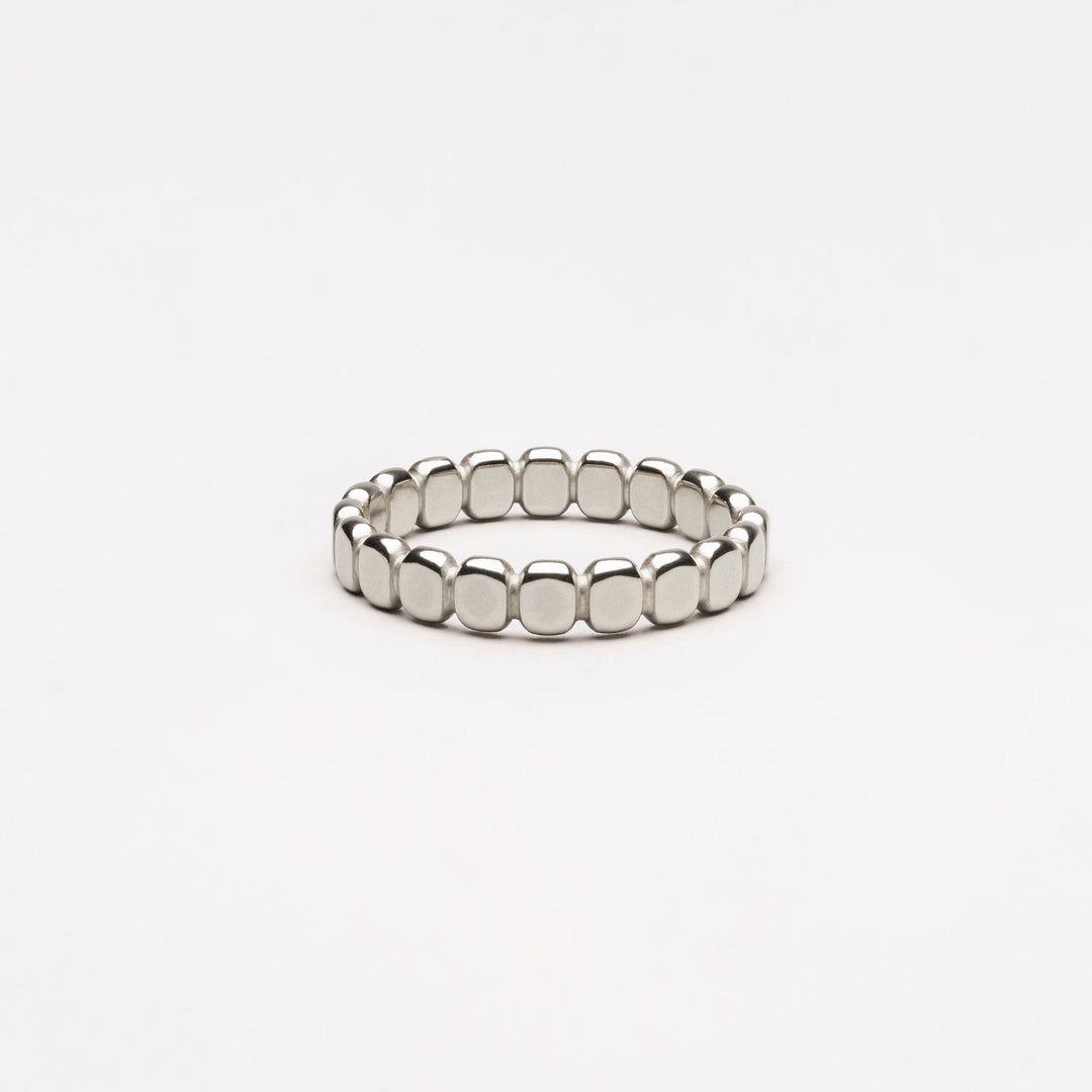 Silver beaded ring for women, Elina style. Hypoallergenic and waterproof, perfect everyday jewelry.