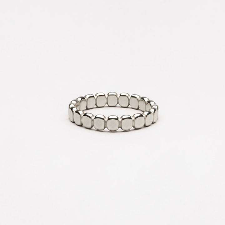 Silver beaded ring for women, Elina style. Hypoallergenic and waterproof, perfect everyday jewelry.