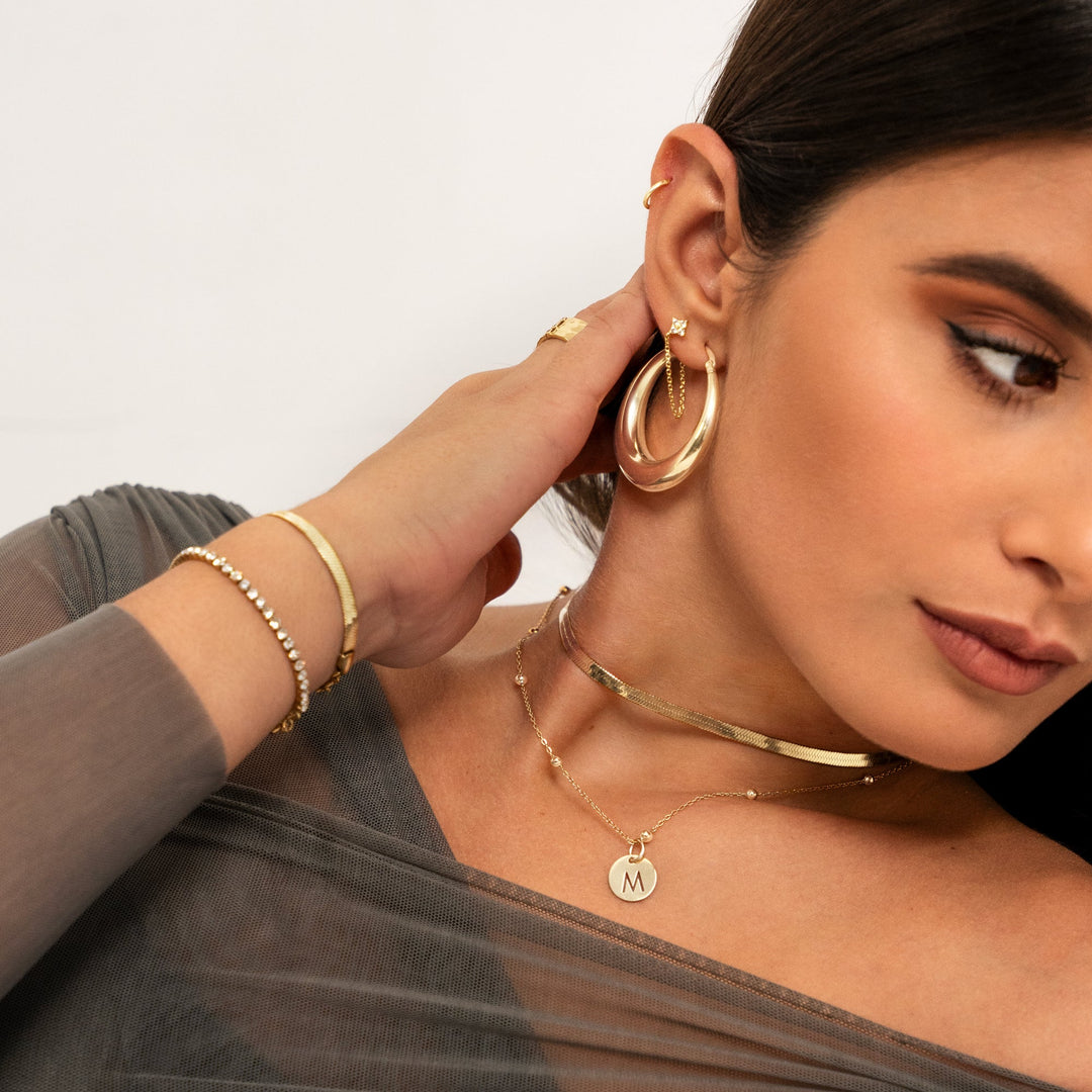 Women's silver flat chain necklace, adding a touch of modern elegance to any outfit.