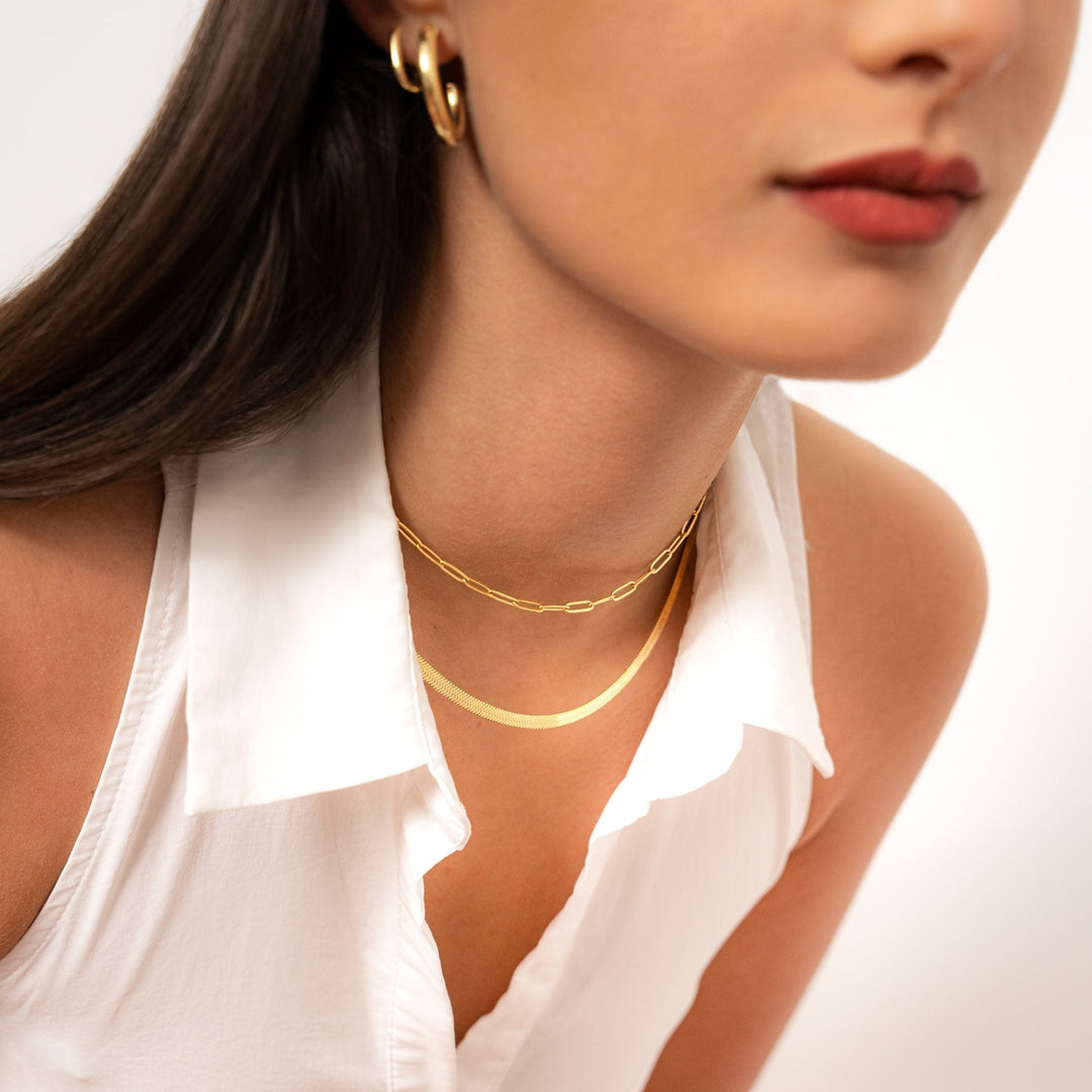 Versatile women's flat chain necklace, ideal for layering or wearing solo, elegant jewelry.
