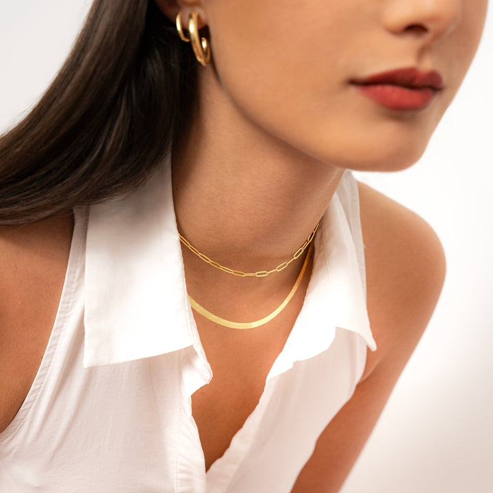 Versatile women's flat chain necklace, ideal for layering or wearing solo, elegant jewelry.