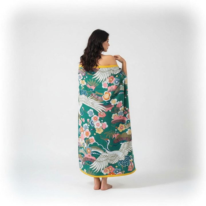 FlowerLuxe cotton bath towel, decorated with a stylish floral print, highly absorbent and quick-drying.