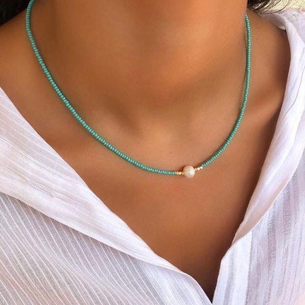 Elegant freshwater pearl necklace for women, a classic accessory with timeless style.