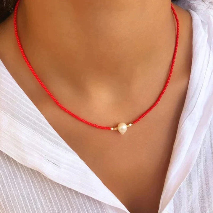 Chic fashion necklace featuring elegant freshwater pearls, essential women's jewelry.