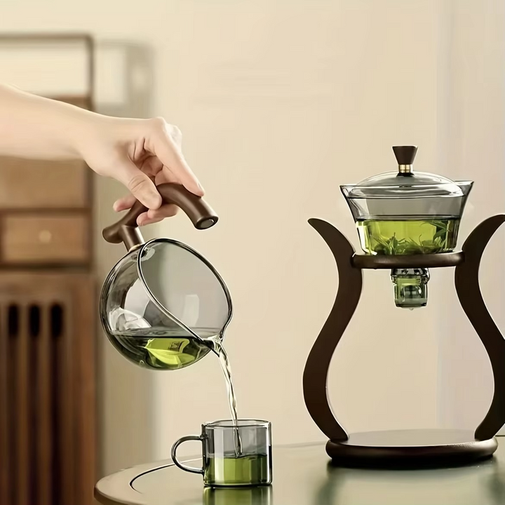 Crystal clear glass pour over coffee & tea maker with infuser, an ideal gift for beverage enthusiasts.