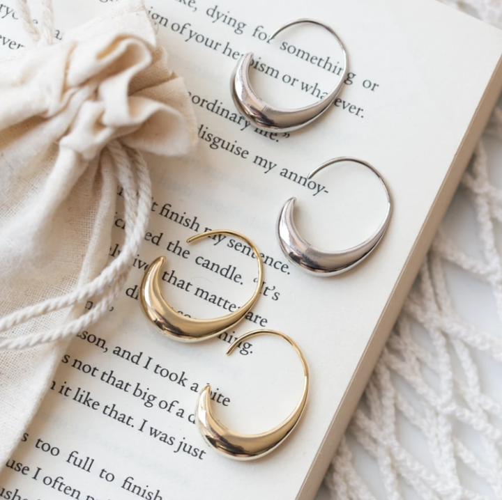 Exquisite silver dangle earrings for women. Luxury fashion accessory, elegant jewelry with a timeless design.