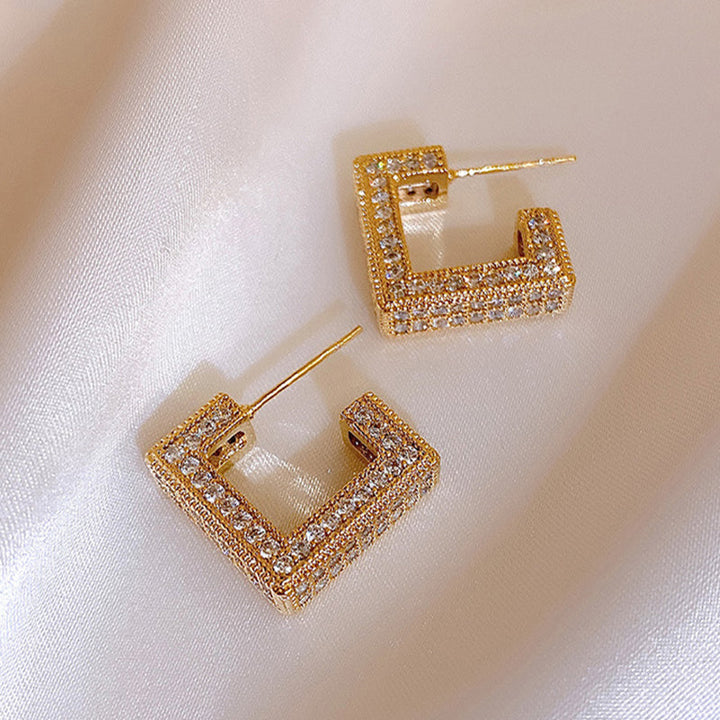 Fashionable women's gold dangle earrings, hypoallergenic and elegant for sensitive ears. Perfect accessory.