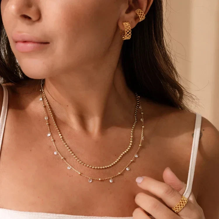 Elegant gold earcuff for women, a stylish no-piercing accessory. Perfect chic jewelry gift.
