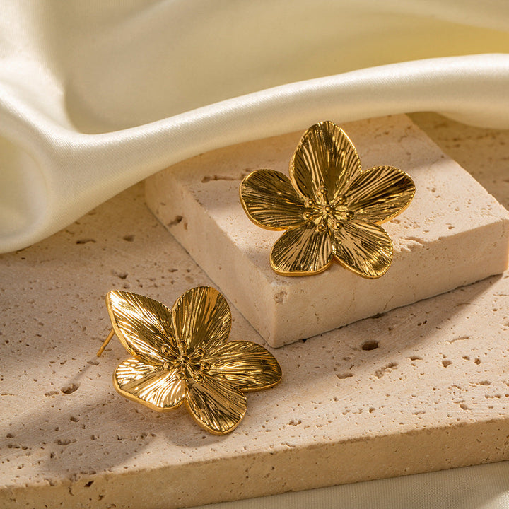Stylish gold flower earrings for women, a beautiful and elegant fashion statement