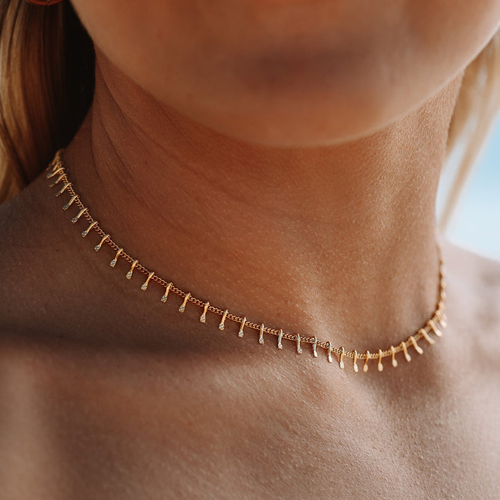 Elegant gold minimalist choker necklace for women. Adjustable delicate jewelry, perfect for modern fashion.