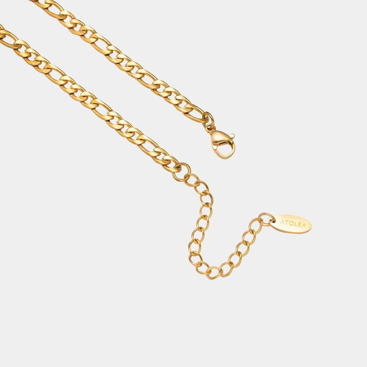 Beautiful minimalist choker necklace in gold or silver, an elegant gift for her, versatile women's fashion jewelry.