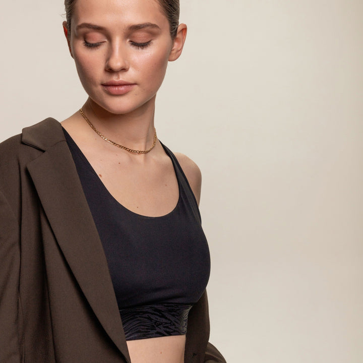 Modern silver minimalist choker necklace, a stylish women's jewelry accessory that offers delicate elegance.